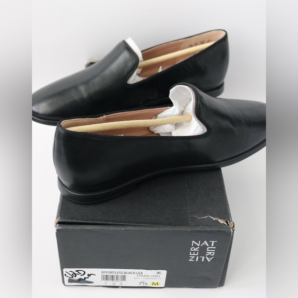 NWOT- Naturalizer Effortless Loafers in Black Leather, Size 7.5M - Picture 3 of 7